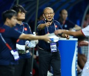 [AFF컵] ‘우승 보인다!’ 박항서호 베트남, 태국 상대 1-0 리드 (전반 종료)