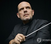 서울시향 차기 음악감독 판즈베던, 열띤 환호 속 데뷔 무대 치러