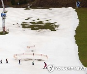 멈춰진 스키 리프트, 알프스의 겨울…"이것이 다가올 미래"