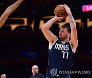 NBA 댈러스, 2차 연장 끝 레이커스 제압…돈치치 트리플더블