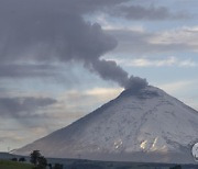 ECUADOR COTOPAXI VOLCANO