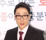 '쌍둥이 손주 덕에 웃었는데'..이휘재, 母 잃고 슬픔에 잠겨 [스타이슈]