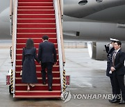 UAE·스위스  경제 순방 나서는 윤석열 대통령 내외