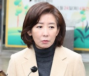 '與전대 블랙홀' 된 나경원…"당 화합" 강조하는 당권 주자