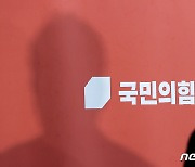 김성태 국내송환에…野 "검찰의 언론플레이" 與 "조급함 드러내"