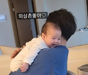 '제이쓴♥'홍현희 子, 반달 눈웃음으로 마음 녹이네…외삼촌 품이 그리 좋은가