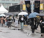 눈 오는 날 편입학 시험에 몰린 인파