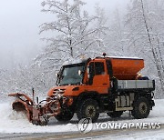 분주한 대관령 제설차