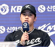 [포토]WBC 대표팀 고우석, 더 발전된 모습으로!