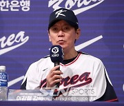 'WBC 첫발' 이강철 감독, 선수들에 "후회 없도록 준비하길"