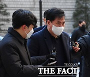 법원 출석하는 유동규 전 본부장 [TF사진관]