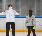 ‘피겨 여왕’ 김연아, 특별 강사로 꿈나무 지도