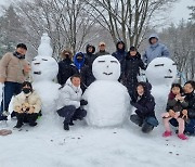 ‘기적의 광부’ 박정하씨, 울릉도서 눈사람 만들며 건강 기원