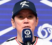 이강철 감독 ‘WBC 대표팀 주장은 김현수’ [MK포토]