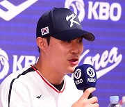 [MD포토] WBC대표팀 김하성 '애드먼과 키스톤 콤비 기대하세요'