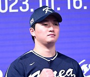 2023 WBC 향해 파이팅 외치는 고우석 [사진]