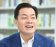 “수원은 시민이 만드는 도시… 소통 온힘” [민선8기 단체장에 듣는다]