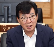 김성 장흥군수 “‘관광객 500만’ 장흥 대도약 주춧돌 놓을 것” [민선8기 단체장에 듣는다]