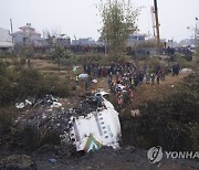 [속보] 외교부 "네팔 여객기 추락 한국인 추정시신 2구 확인"