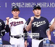 [포토S] 이강철 감독-고우석-양의지-김하성, WBC 대표팀 파이팅!