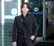 세븐틴 정한 '서있기만 해도 눈부셔!'[★포토]