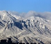 눈 덮인 울산바위