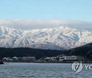 경포호수와 백두대간의 조화