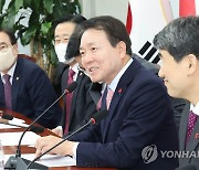 교육개혁 당정협의회에서 발언하는 성일종 정책위의장