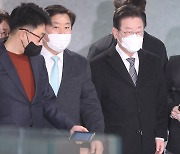 이재명 '질문공세'에 묵묵부답