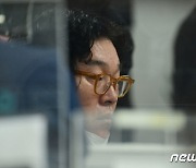 檢 '쌍방울 비리의혹' 김성태 '야간조사' 이어가…횡령·배임 우선 주력