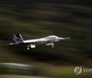 [속보] KF-21 전투기, 초음속 비행 첫 성공…비행 6개월만에