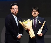 [포토] tplus, '2023 대한민국 퍼스트브랜드 대상' 알뜰폰 부문 수상