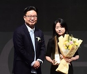 [포토] '환승연애2', '2023 대한민국 퍼스트브랜드 대상' OTT예능 프로그램 부문 수상