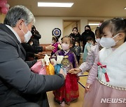 떡 드시고 새해 복 많이 받으세요!