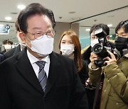 이재명 "이 정권, 오로지 야당 탄압만"…출석 여부 질문엔 '침묵'