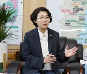 전국 최연소 여성 기초의회 의장 배출한 ‘강진군의회’의 괄목상대