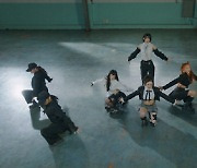 하이키, '건물 사이에 피어난 장미' 퍼포먼스 MV 공개...카리스마 정점