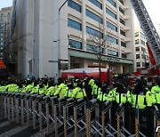 국정원·경찰 서울 민주노총 본부 압수수색…간첩단 사건 관련