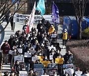 '굴욕적 강제동원 해법 폐기하라'