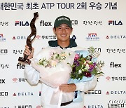 ATP 우승 트로피 든 권순우