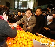 이재명 "檢, 변호사비 대납 기소하면 미친 것…현대판 마녀사냥"