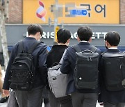 [서초동 법썰]"원심력 알려주겠다" 학생 들어 돌린 물리강사