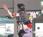 BTS 제이홉, '루이비통 패션쇼' 참석 차 프랑스 출국