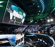 [포토] LCK 무대 인사 중인 DK