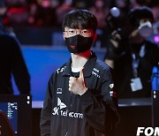 [포토] 2023 LCK 첫 승 신고한 '페이커' 이상혁