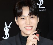 [포토] 엑소 카이 '팬들 환호성에 부끄러워 웃음만'