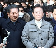 이재명 "변호사비 대납으로 기소하면 미친 것…김성태 본 적 없다"