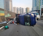 '차 버리고 도망' 부산 동서고가도로서 음주운전 사고