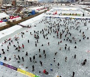 슈퍼인삼송어의 짜릿한 손맛…홍천강 꽁꽁축제 성황