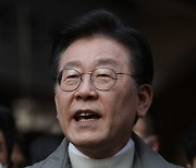 이재명 “변호사비 대납 기소하면 미쳤다, 마녀사냥”